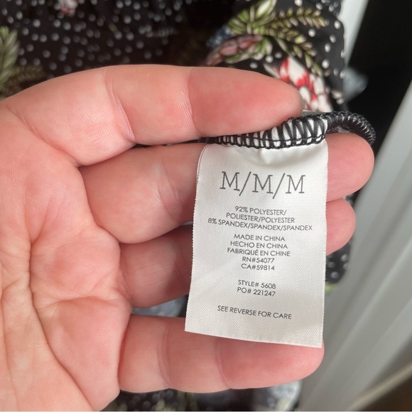 Cabi Runaround Romper Floral Wrap Style M - Picture 11 of 12